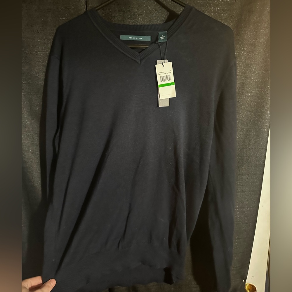 Perry Ellis V-Neck sweater